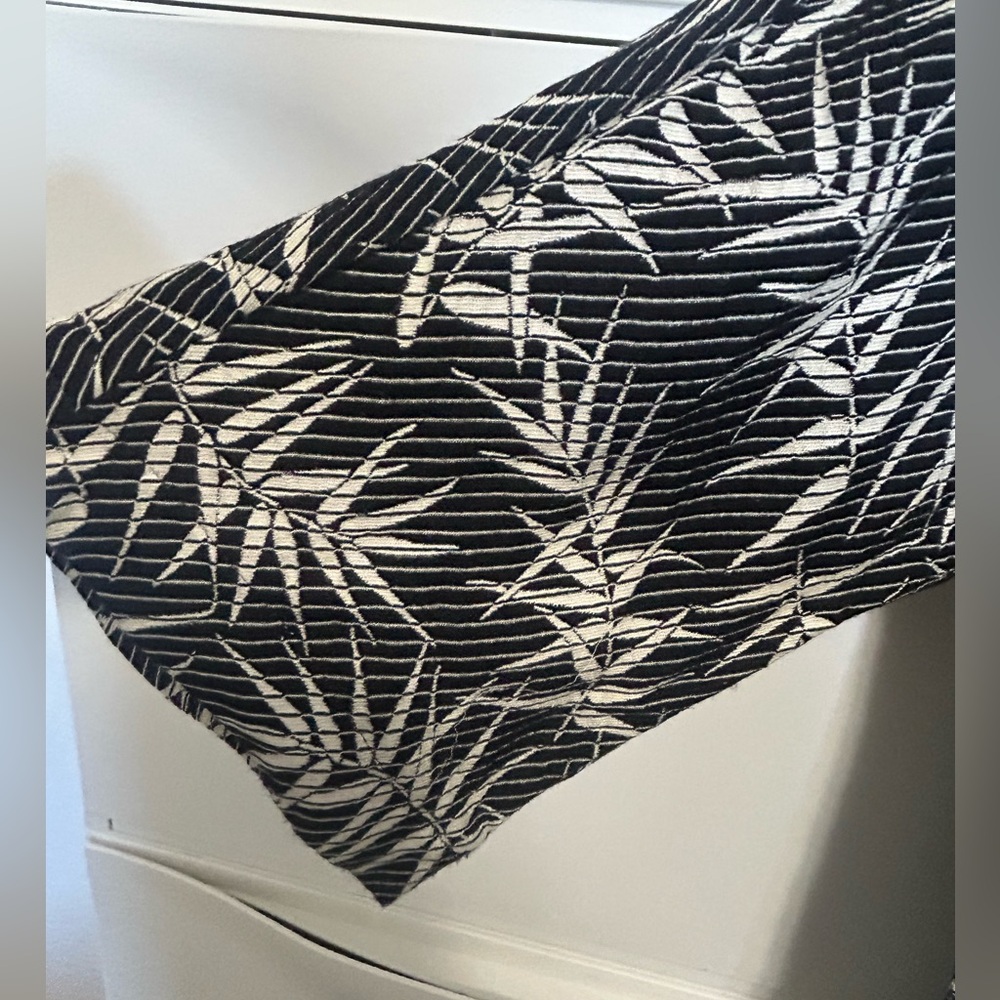 Zara Leaf-Print Open Front Cardigan in Black & White - Picture 5 of 5